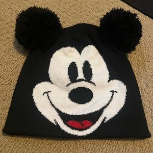 Mickey Mouse beanie with Pom Pom ears H&M knit hat toque touque winter Disney